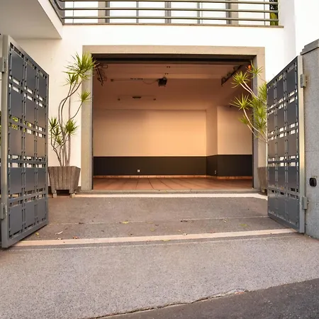 With 3 Bedrooms In With Wonderful Sea View Private Poo