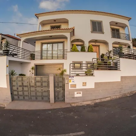With 3 Bedrooms In With Wonderful Sea View Private Poo Villa Funchal (Madeira)