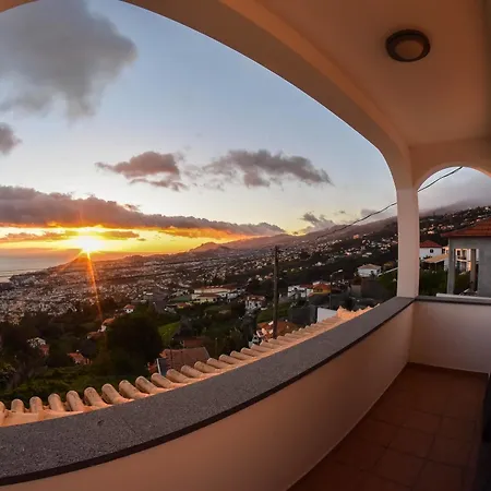 With 3 Bedrooms In With Wonderful Sea View Private Poo Villa Funchal (Madeira)
