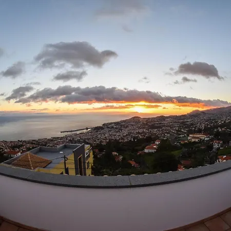 With 3 Bedrooms In With Wonderful Sea View Private Poo * Funchal (Madeira)